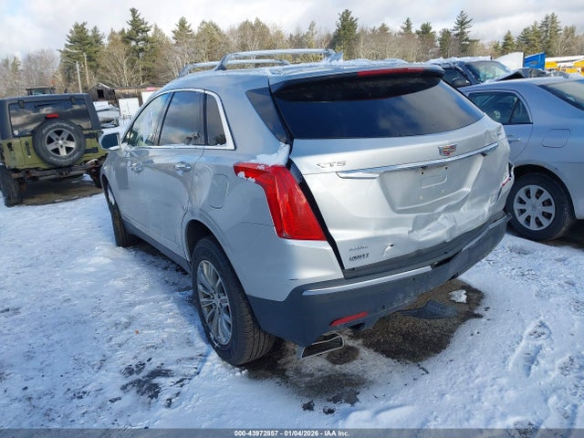 2017 CADILLAC XT5 1GYKNDRS0HZ258655 Photo 2