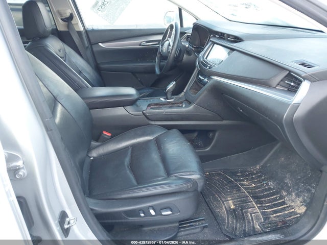 2017 CADILLAC XT5 1GYKNDRS0HZ258655 Photo 4