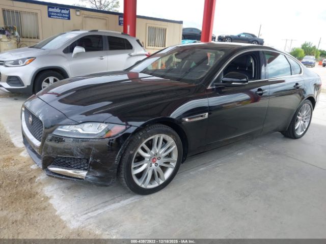 2016 JAGUAR XF SAJBK4BV5GCY20085 Photo 1