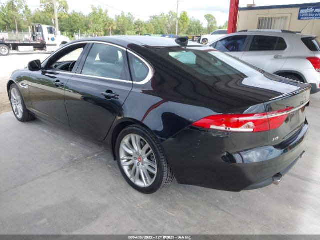 2016 JAGUAR XF SAJBK4BV5GCY20085 Photo 2