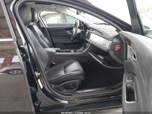 2016 JAGUAR XF SAJBK4BV5GCY20085 Photo 4