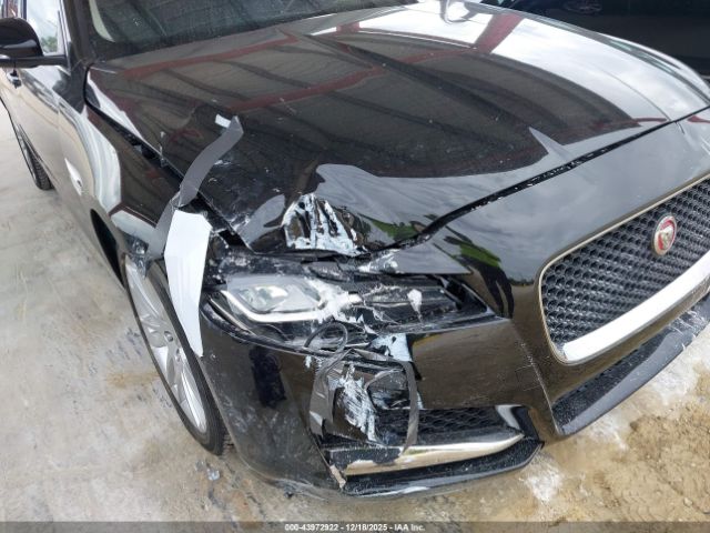 2016 JAGUAR XF SAJBK4BV5GCY20085 Photo 5