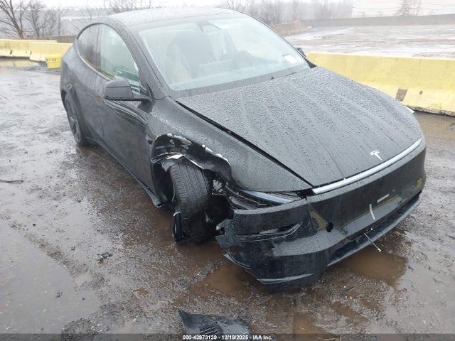 2026 TESLA MODEL Y 7SAYGDEE3TA588119 Photo 5