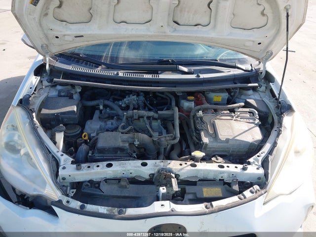 JTDKDTB33E1561395 Toyota Prius C One