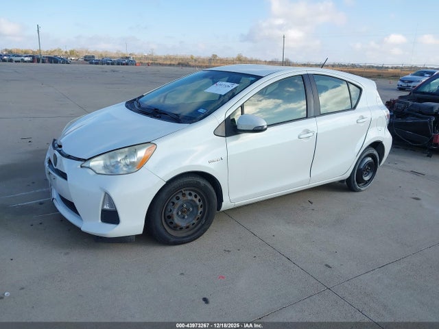 JTDKDTB33E1561395 Toyota Prius C One