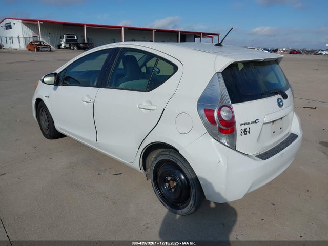 JTDKDTB33E1561395 Toyota Prius C One
