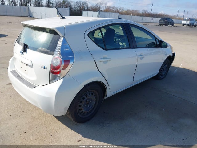 JTDKDTB33E1561395 Toyota Prius C One