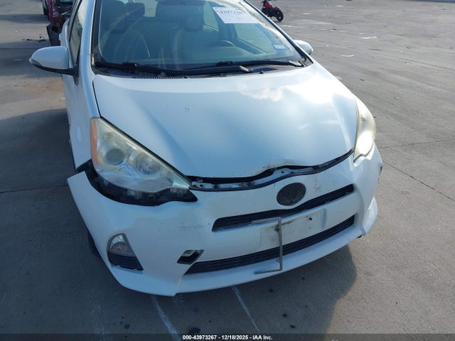 JTDKDTB33E1561395 Toyota Prius C One