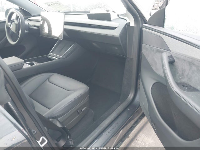 2026 TESLA MODEL Y 7SAYGDEE6TA410981 Photo 4