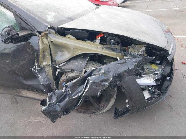 2026 TESLA MODEL Y 7SAYGDEE6TA410981 Photo 5