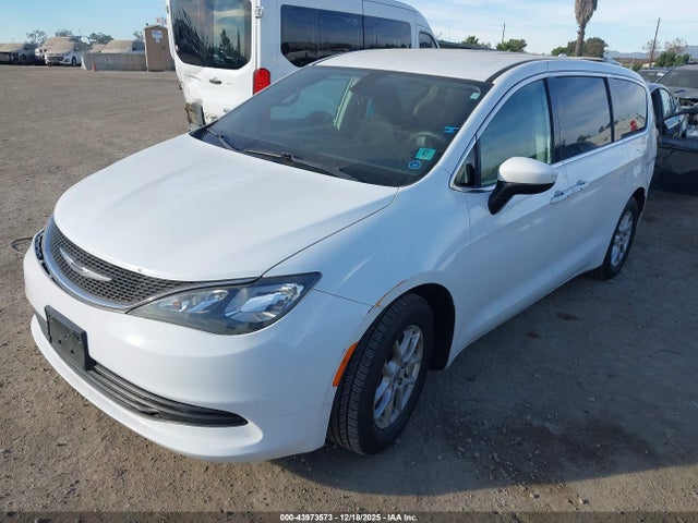 2C4RC1DG1HR588424 Chrysler Pacifica Touring