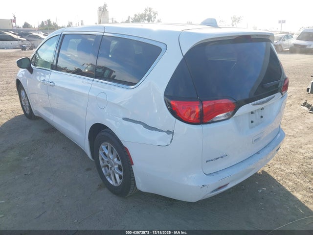2C4RC1DG1HR588424 Chrysler Pacifica Touring