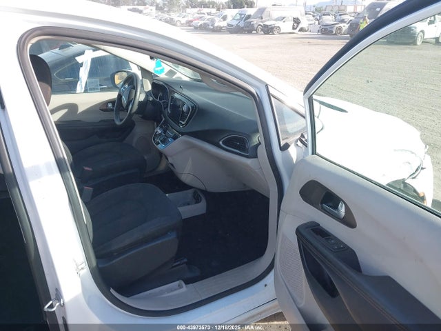 2C4RC1DG1HR588424 Chrysler Pacifica Touring