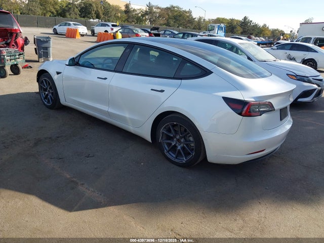 2022 TESLA MODEL 3 5YJ3E1EA0NF323415 Photo 2