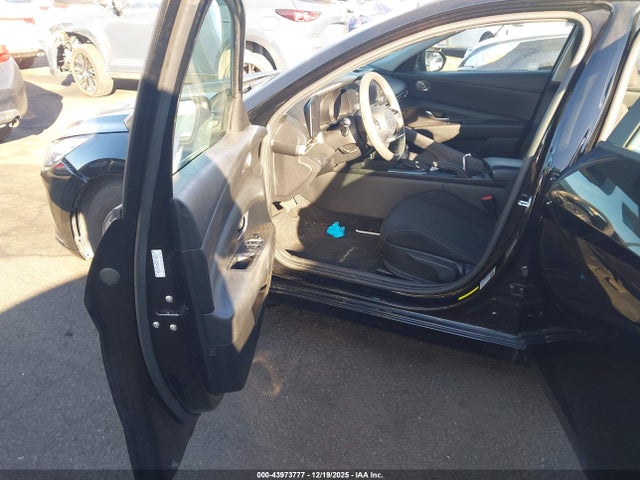 KMHLL4AG5MU194753 Hyundai ELANTRA SE