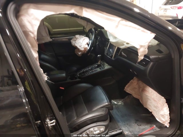 2018 PORSCHE MACAN WP1AF2A58JLB70887 Photo 4