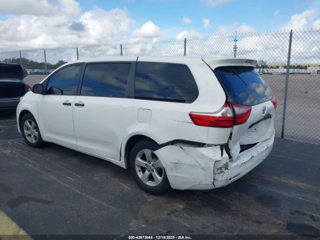 2015 TOYOTA SIENNA 5TDZK3DCXFS569693 Photo 2