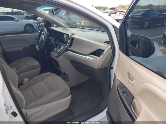 2015 TOYOTA SIENNA 5TDZK3DCXFS569693 Photo 4