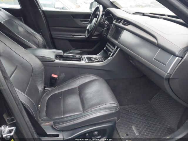 2016 JAGUAR XF SAJBF4BV6GCY10749 Photo 4