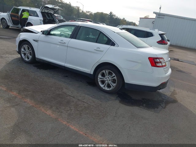 Ford TAURUS SE 2016 1FAHP2D81GG102862 Image 3