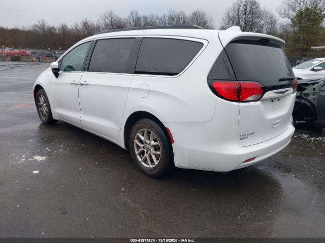 2020 CHRYSLER VOYAGER 2C4RC1DG1LR144498 Photo 2