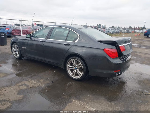 2011 BMW 750I WBAKA8C57BCY37094 Photo 2