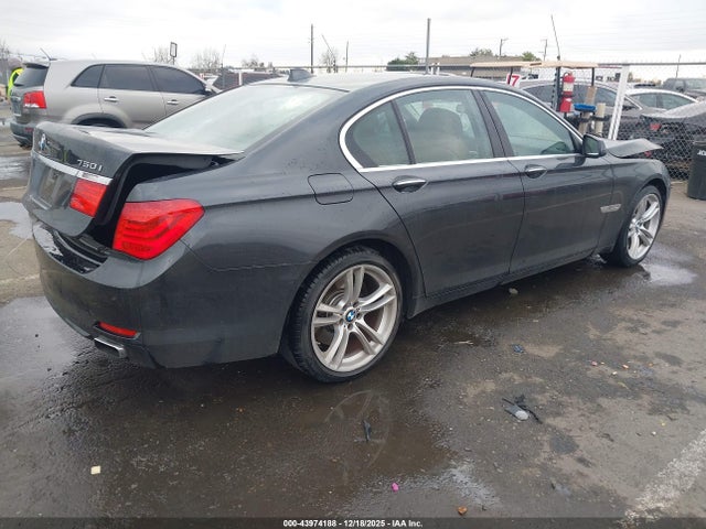 2011 BMW 750I WBAKA8C57BCY37094 Photo 3