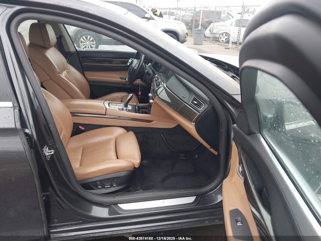 2011 BMW 750I WBAKA8C57BCY37094 Photo 4