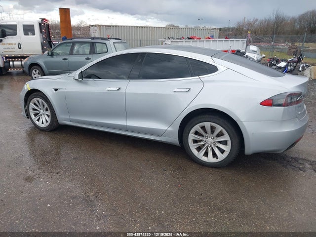 2018 TESLA MODEL S 5YJSA1E27JF243846 Photo 2