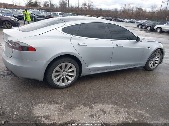 2018 TESLA MODEL S 5YJSA1E27JF243846 Photo 3