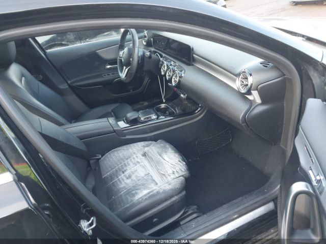 2019 MERCEDES-BENZ A 220 WDD3G4FB5KW001269 Photo 4