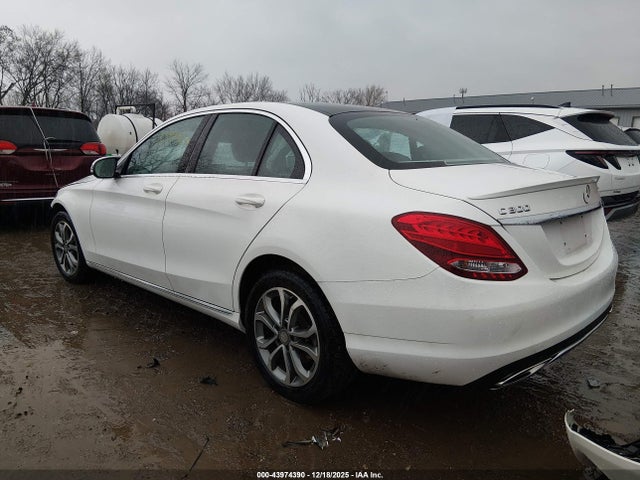 2016 MERCEDES-BENZ C 300 55SWF4KB1GU103713 Photo 2