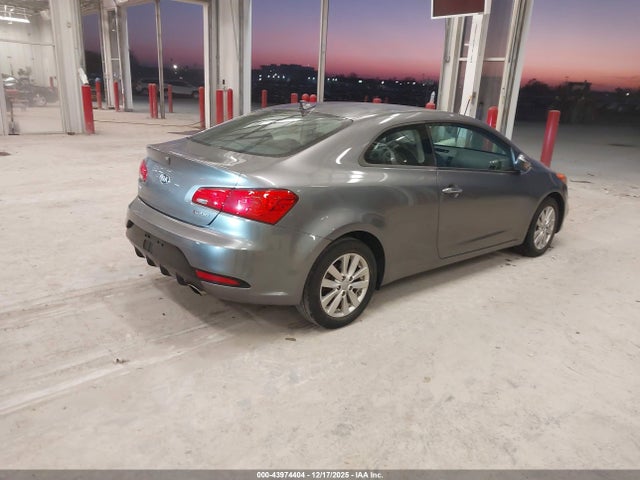 2016 KIA FORTE KOUP KNAFX6A88G5606945 Photo 3