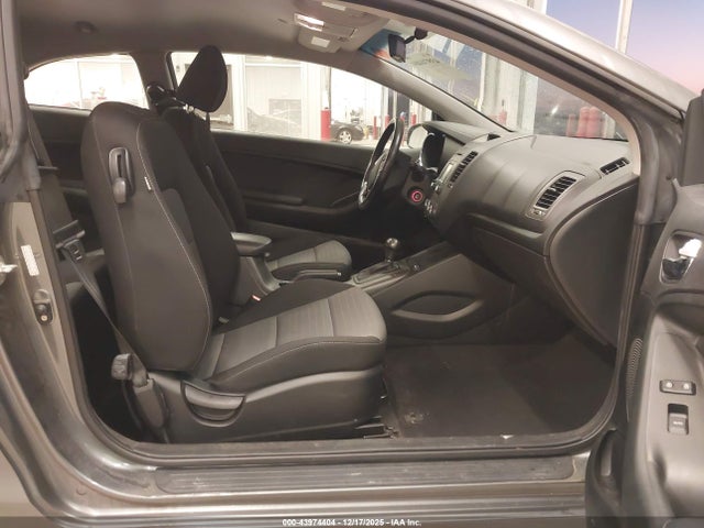 2016 KIA FORTE KOUP KNAFX6A88G5606945 Photo 4