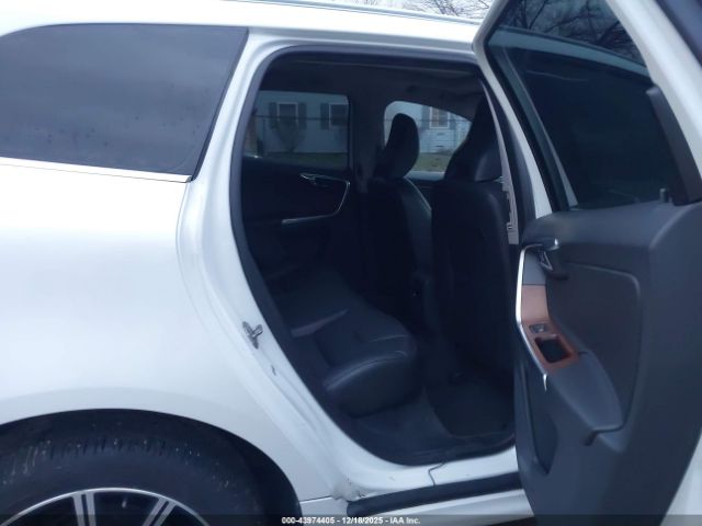 2017 VOLVO XC60 YV449MRUXH2017356 Photo 7