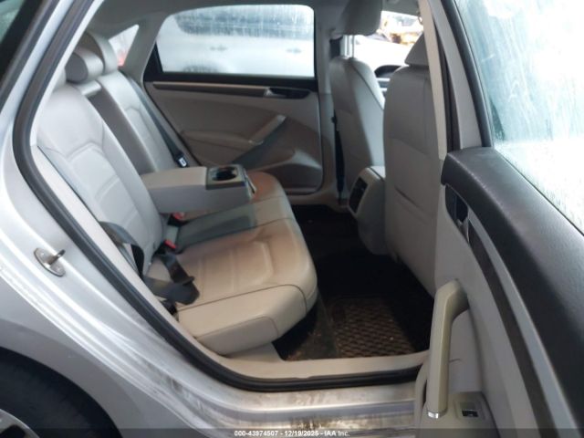 2017 VOLKSWAGEN PASSAT 1VWBT7A37HC003759 Photo 7