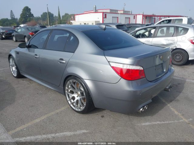 2008 BMW M5 WBSNB93518CX08451 Photo 2