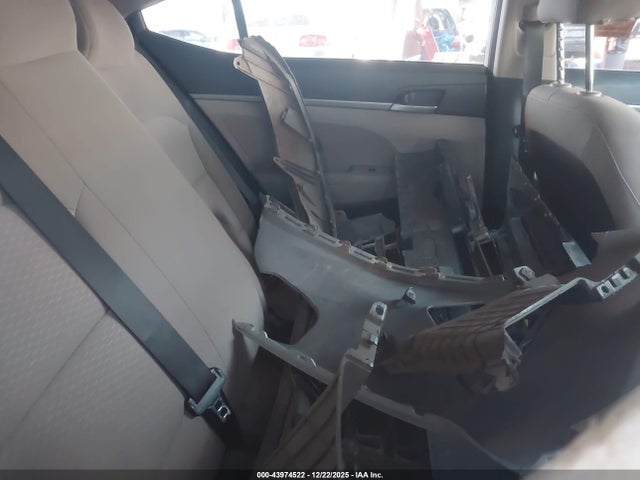 Hyundai ELANTRA SE 2019 5NPD74LF4KH429765 Image 8