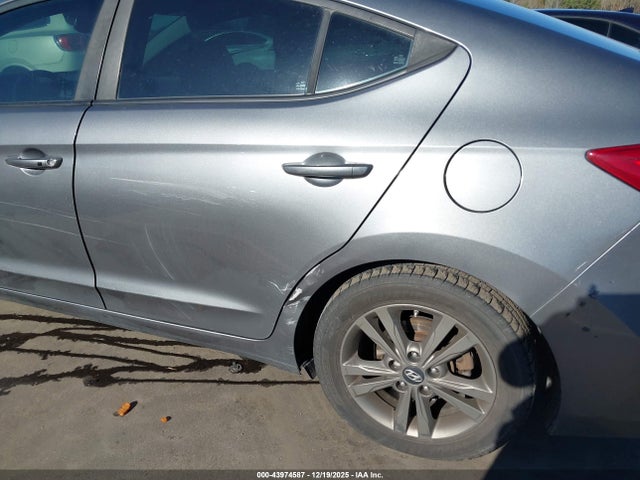 2018 Hyundai Elantra Value Edition მანქანა იყიდება აუქციონზე, vin: 5NPD84LF5JH302549, აუქციონის ნომერი: 43974587