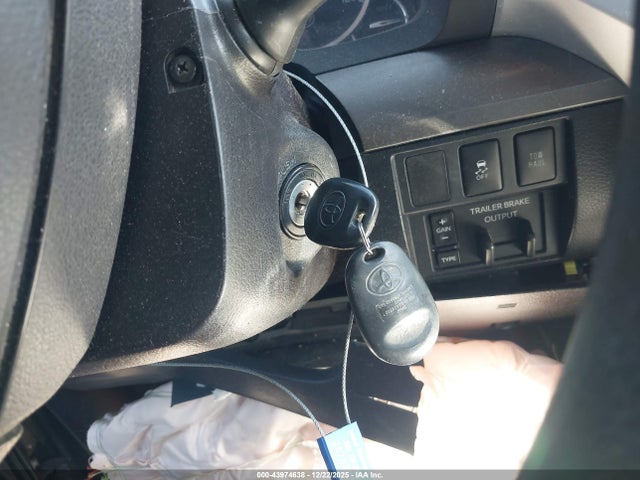 5TFUW5F15GX569120 Toyota Tundra Sr5 5.7l V8