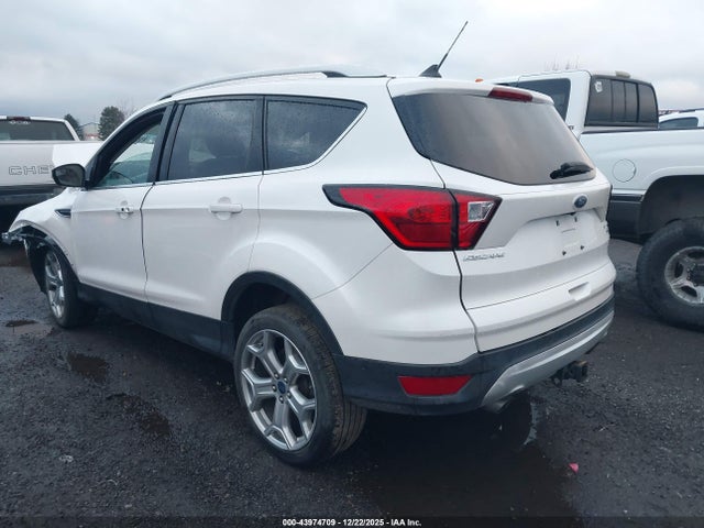 1FMCU9J92KUB29027 Ford Escape Titanium