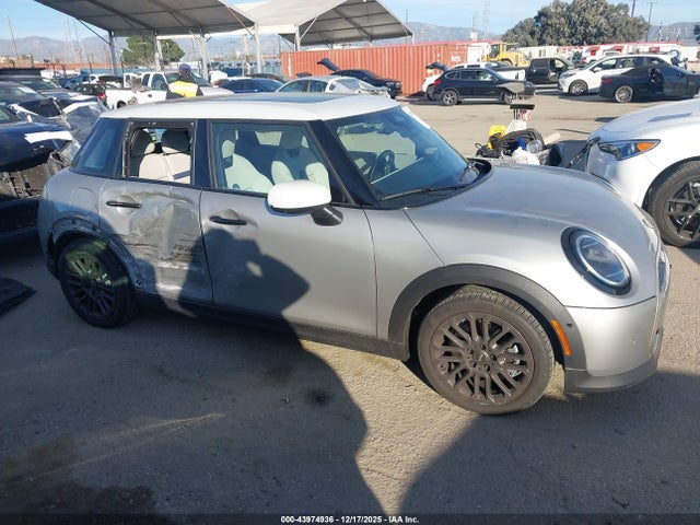 Mini Hardtop Cooper 2025 WMW43GD02S2W88650 Image 13