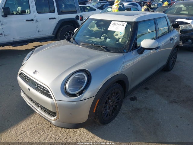 Mini Hardtop Cooper 2025 WMW43GD02S2W88650 Image 2