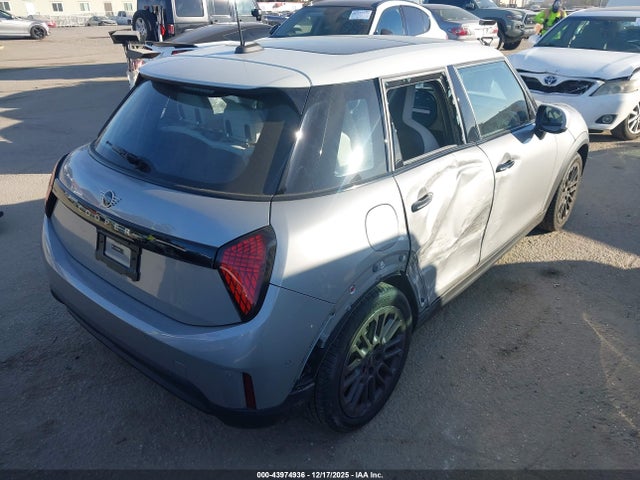 Mini Hardtop Cooper 2025 WMW43GD02S2W88650 Image 4