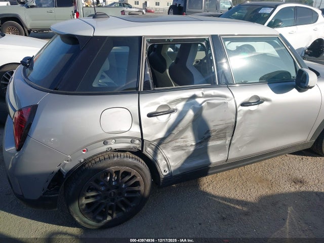 Mini Hardtop Cooper 2025 WMW43GD02S2W88650 Image 6