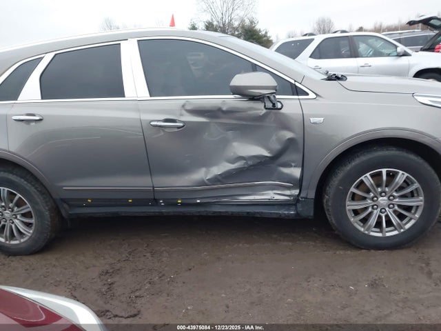2018 CADILLAC XT5 1GYKNCRS9JZ127093 Photo 5