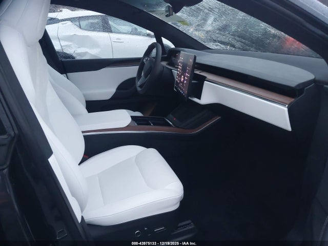 2025 TESLA MODEL X 7SAXCDE53SF469804 Photo 4