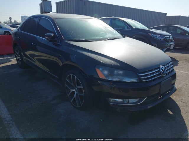 2015 VOLKSWAGEN PASSAT 1VWCV7A32FC118281