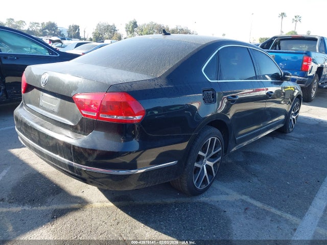2015 VOLKSWAGEN PASSAT 1VWCV7A32FC118281 Photo 3