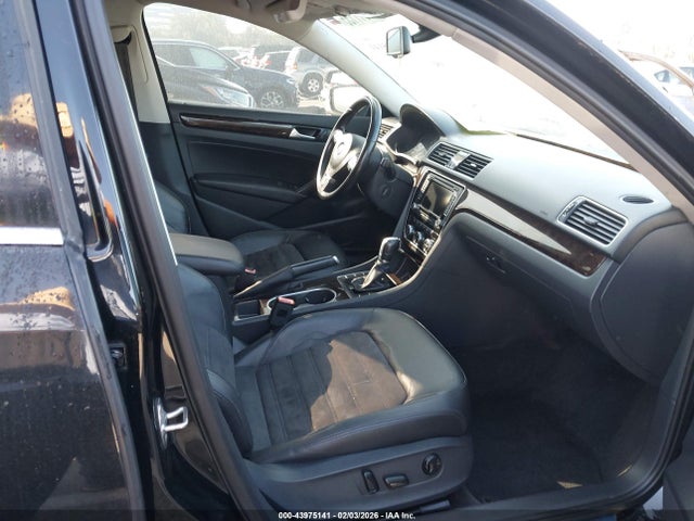 2015 VOLKSWAGEN PASSAT 1VWCV7A32FC118281 Photo 4